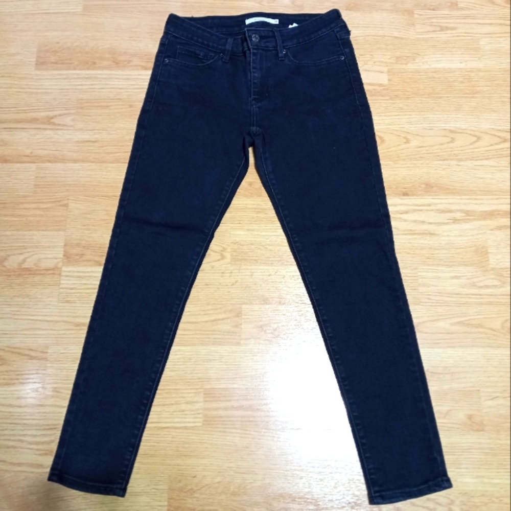 Levi's black 711 skinny jeans. Size 26. EUC.
